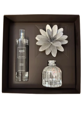 Muhà - Confezione Regalo Diffusore Flower e Spray Ambienti - Tonka e Sandalo