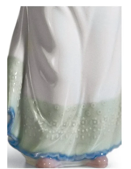 Lladró - Little Girl with Cake Sculpture - Porcelain