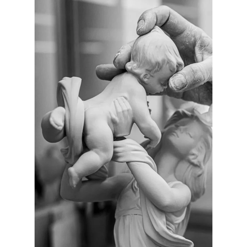 Lladró - Mother Sculpture My Beautiful Baby - Matte White