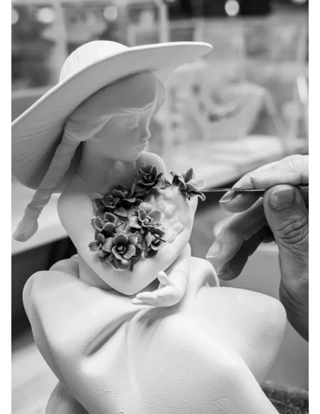 Lladró - Scultura Bimba con Fiori - Porcellana