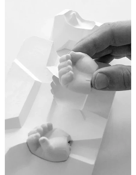 Lladró - The Silver Guest Sculpture - Silver / White