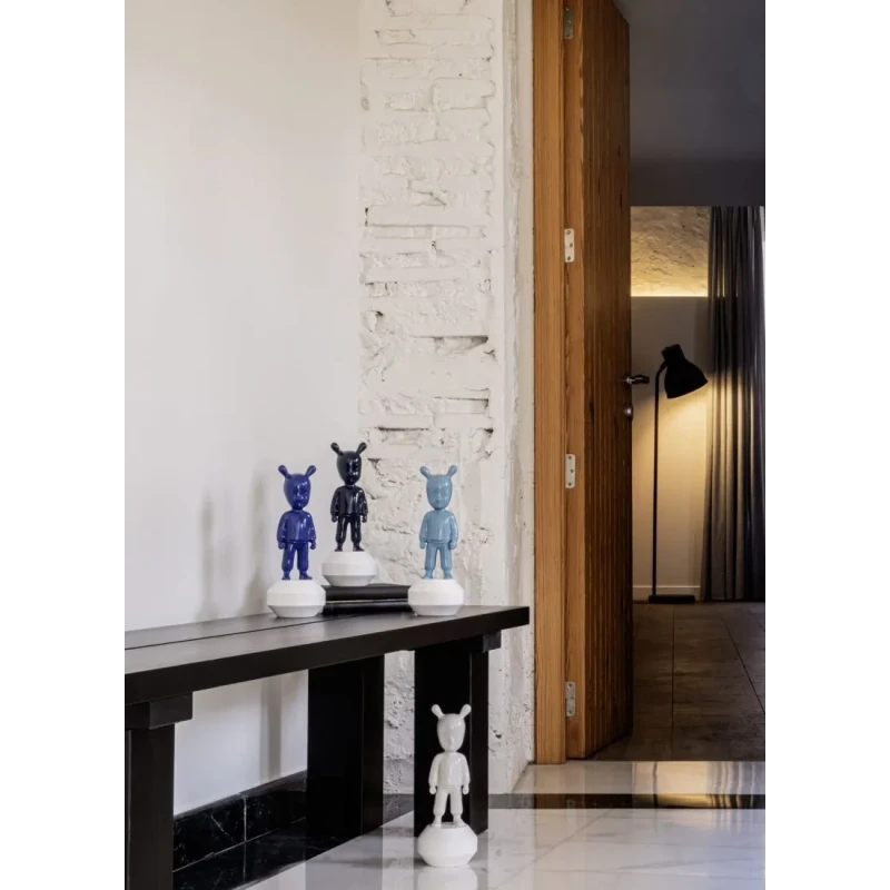 Lladró - The Indigo Blue Guest Sculpture - Blue / White