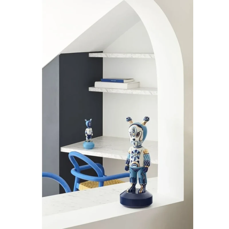 Lladró - Sculpture The Guest by Kzeng Jiang - Blue