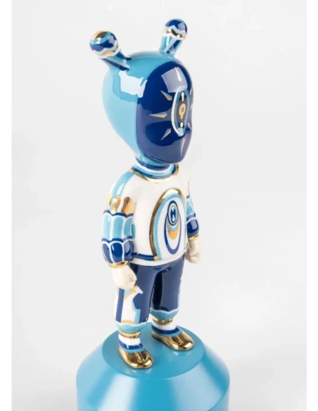 Lladró - Sculpture The Guest by Kzeng Jiang - Blue