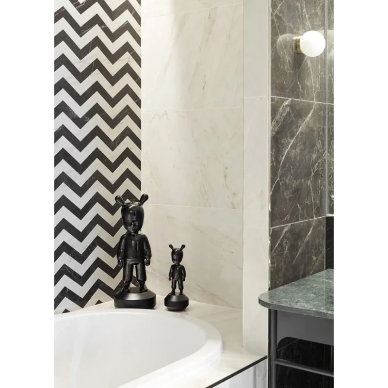 Lladró - The Black Guest Sculpture - Black