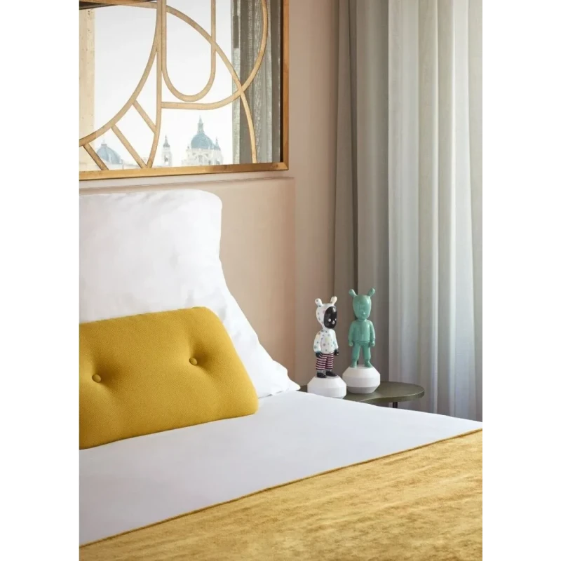 Lladró - The Green Guest Sculpture - Green / White