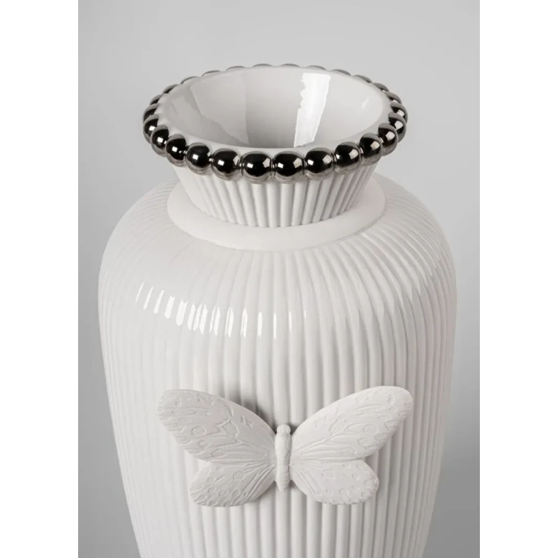 Lladró - Lady Luck Vase by Olga Hanono - White