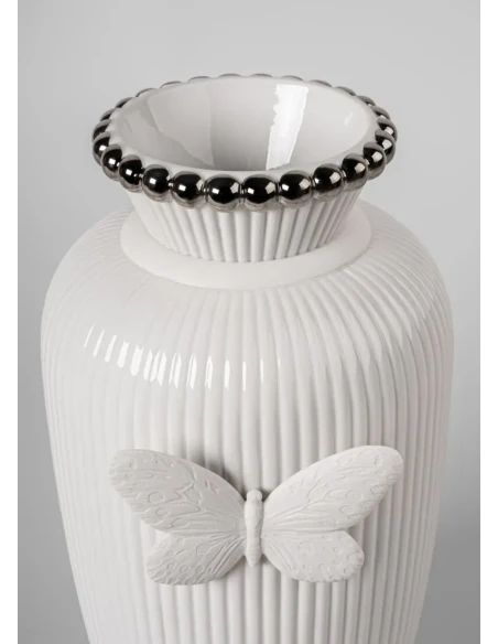Lladró - Lady Luck Vase by Olga Hanono - White