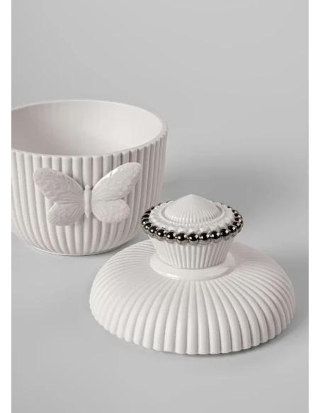 Lladró - Lady Luck Jewelry Box by Olga Hanono - White