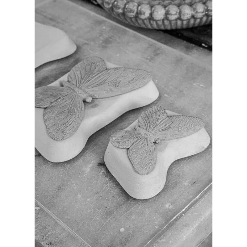 Lladró - Lady Luck Jewelry Box by Olga Hanono - White