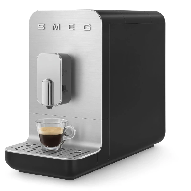 Smeg - Macchina da Caffè Automatica con Sistema Latte - Nero