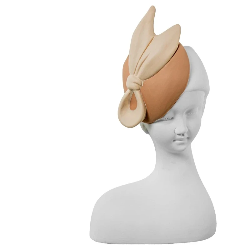 Camacho - Ceramic Sculpture Girl with Ribbon - White / Cream