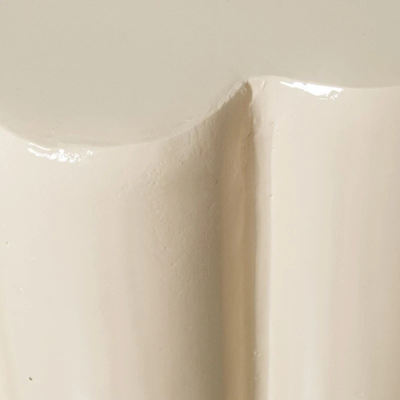 Camacho - Tavolino Fiore in Fibra di Vetro - Crema Lucido