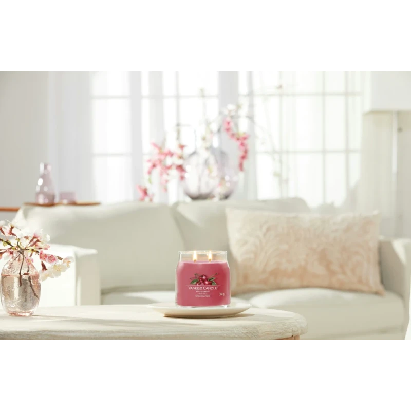 Yankee Candle - Black Cherry - Medium Jar Candle