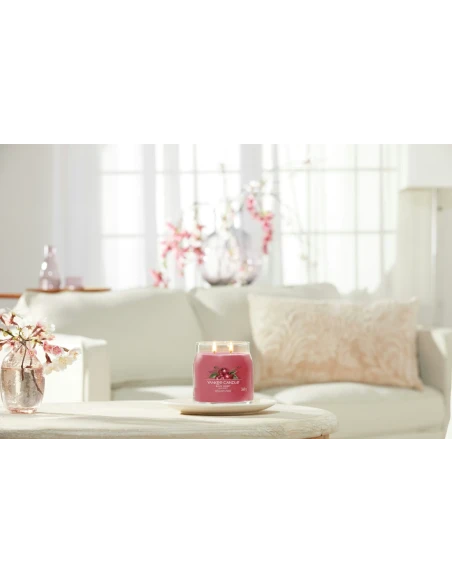 Yankee Candle - Black Cherry - Medium Jar Candle