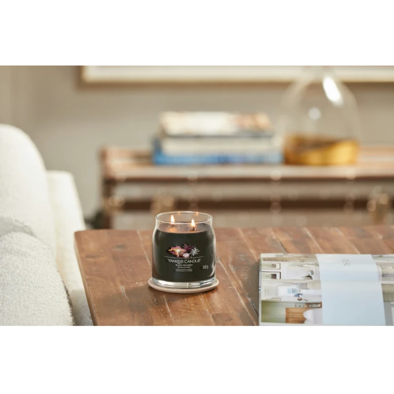 Yankee Candle - Black Coconut - Candela in Giara Media