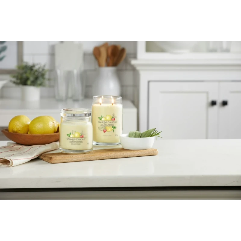Yankee Candle - Iced Berry Lemonade Medium Jar