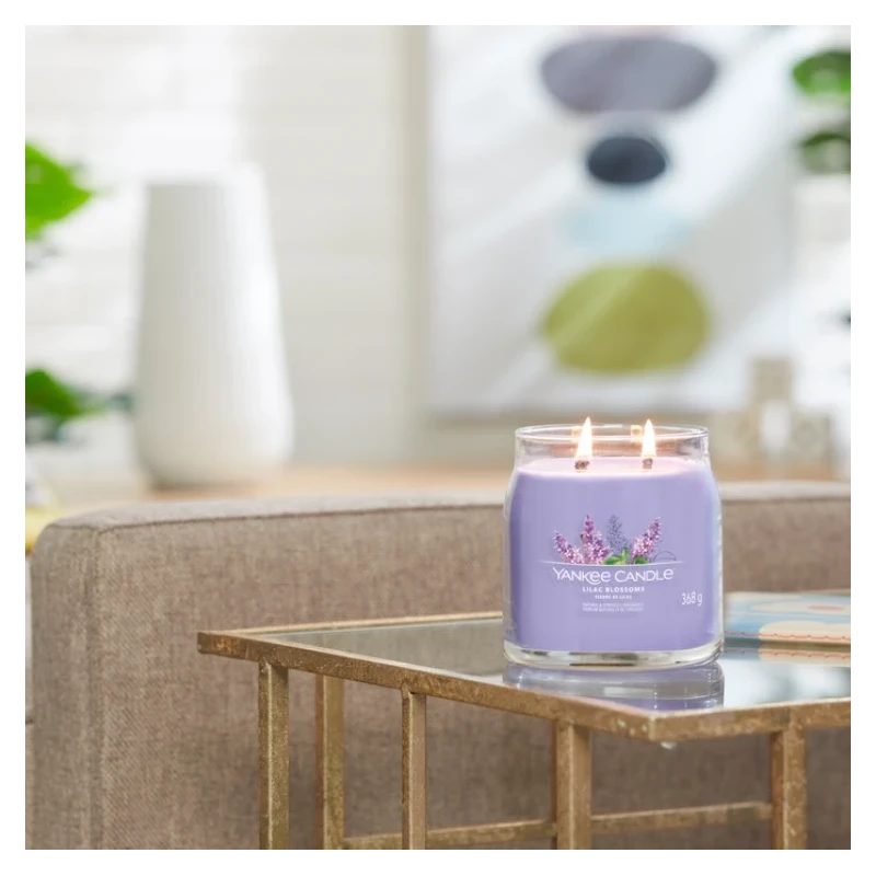 Yankee Candle - Lilac Blossoms Medium Jar