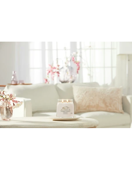 Yankee Candle - Warm Cashmere Medium Jar Candle