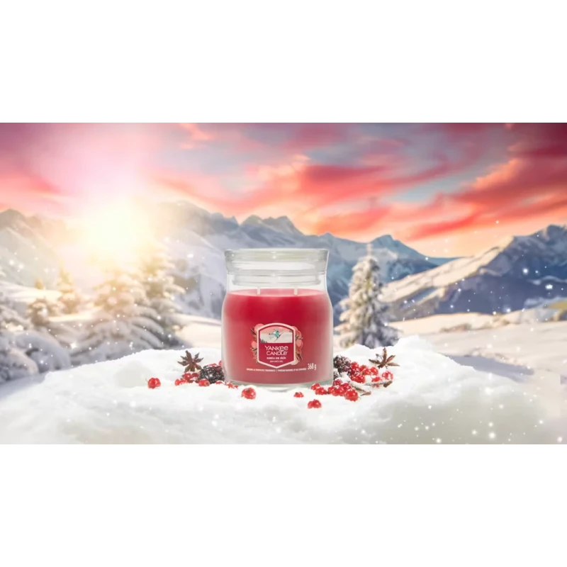 Yankee Candle - Santa on Skis  - Medium Jar Candle