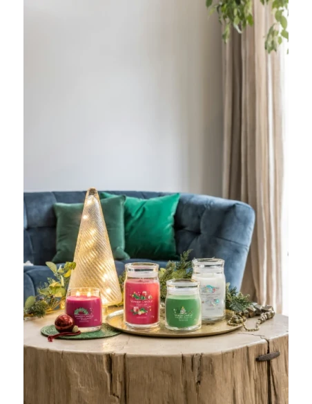 Yankee Candle - Sparkling Winterberry - Medium Jar Candle